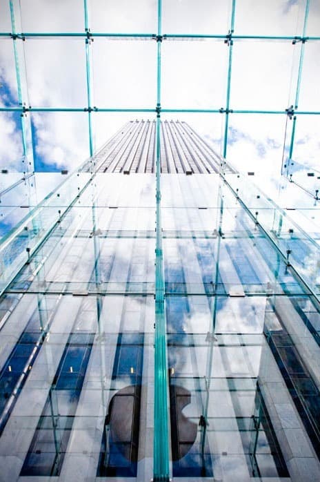 Apple flagship store on 5th Avenue - New York