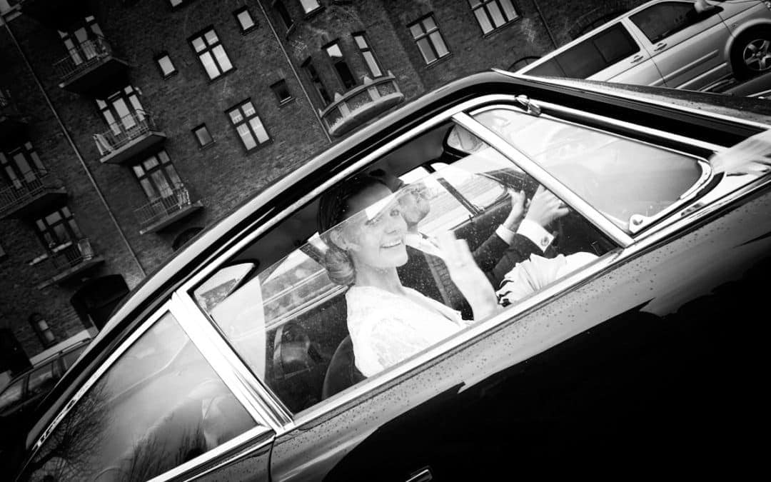 Bryllupsfotograf København – Brudeparret kører væk – del 2