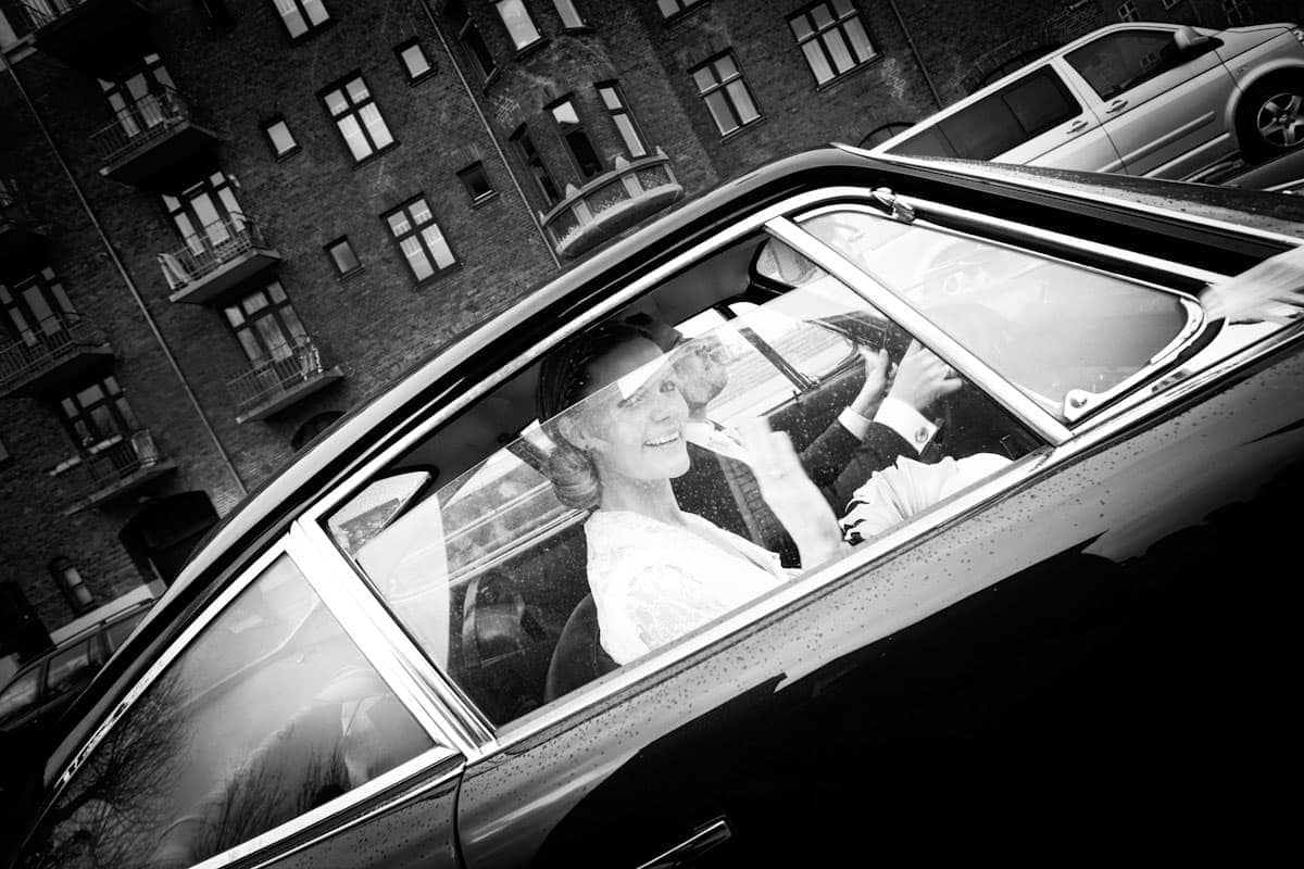 Bryllupsfotograf København - Brudeparret kører væk - del 2