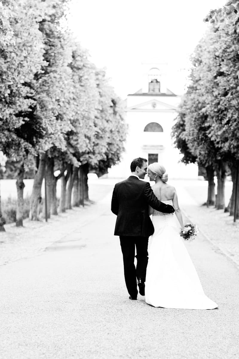 Bryllup fotograf - Foran Hørsholm Kirke - del 1