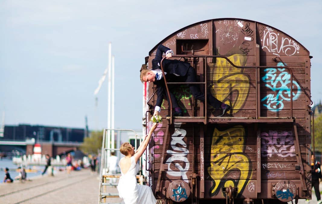 Brudepar på togvogn – Islandsbrygge