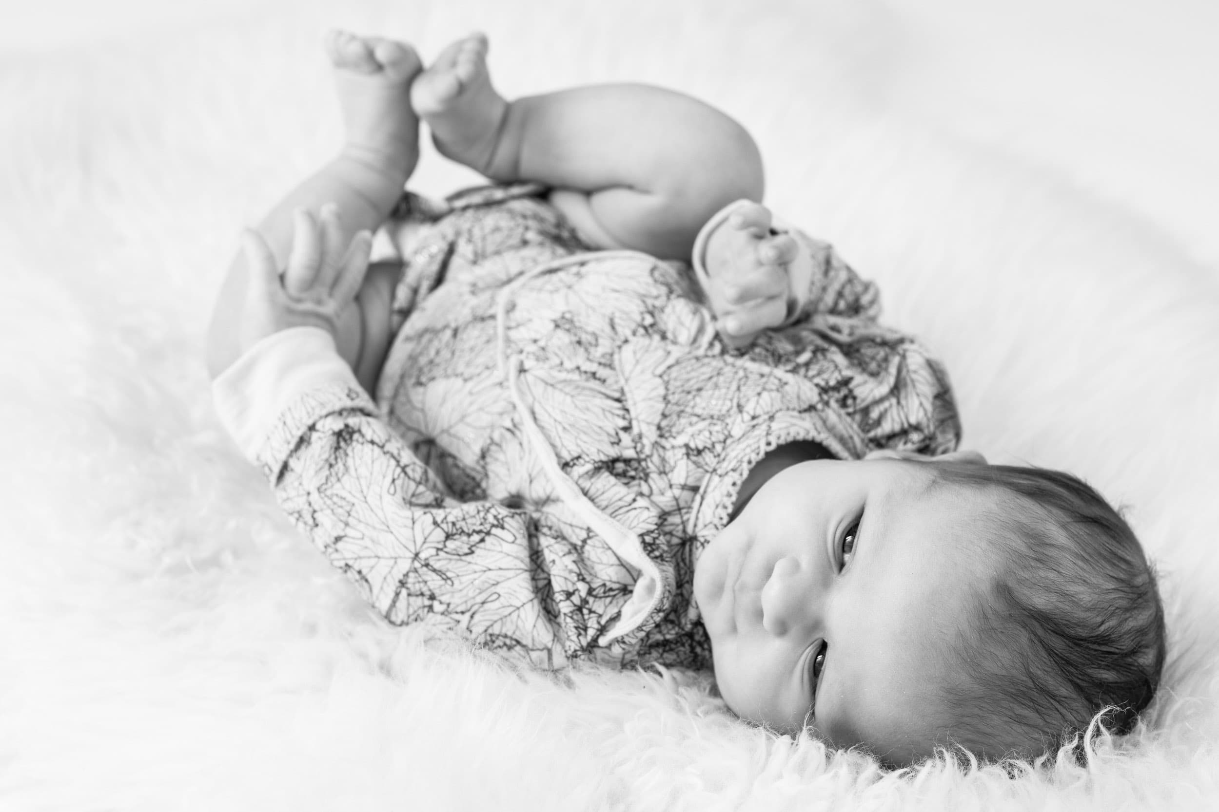 1 måned gammel baby – i sort/hvid